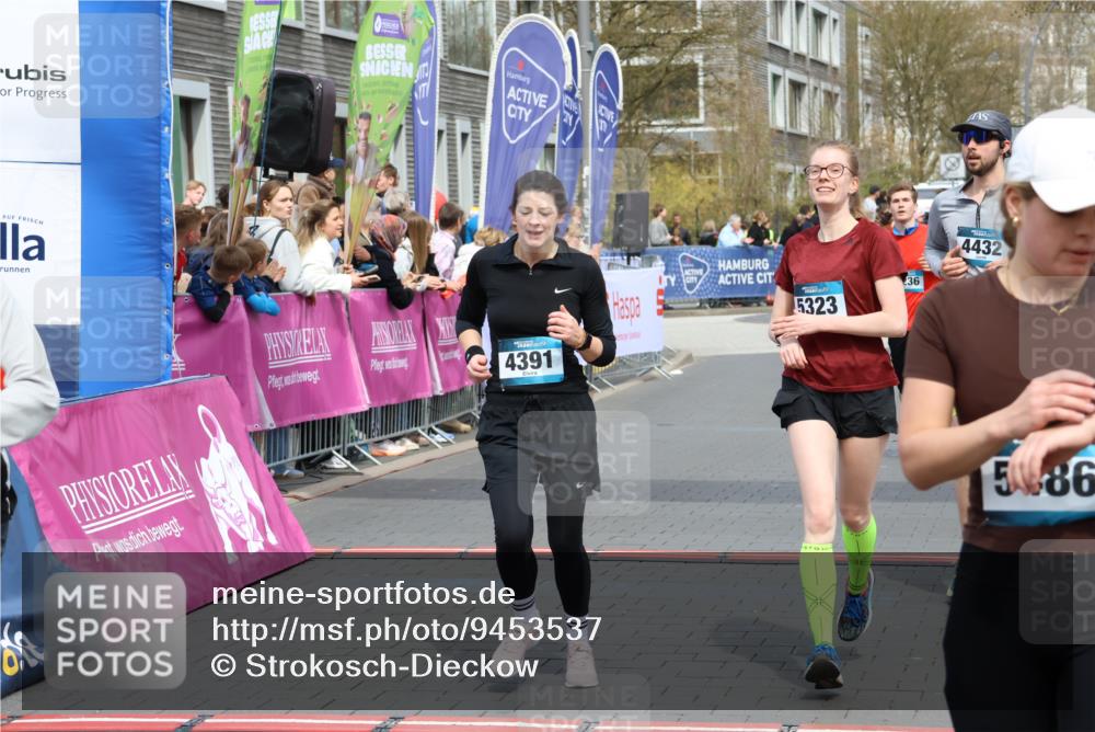 12.04.2026 - 45. Internationalen Wilhelmsburger Insellauf Strokosch-Dieckow http://msf.ph/oto/9453537 12.04.2026 13:06:27 Ziel 3032, 4391, 5323, 4432, 4236, 5677 meine-sportfotos.de