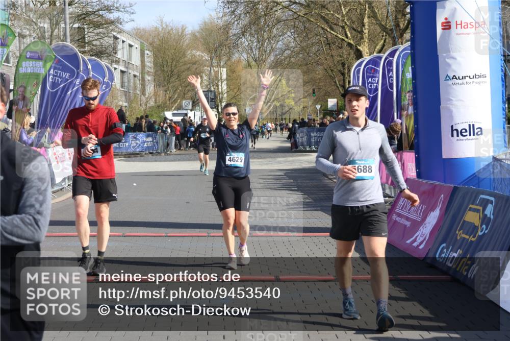 12.04.2026 - 45. Internationalen Wilhelmsburger Insellauf Strokosch-Dieckow http://msf.ph/oto/9453540 12.04.2026 10:40:15 Ziel 3442, 5688, 3834, 4629 meine-sportfotos.de