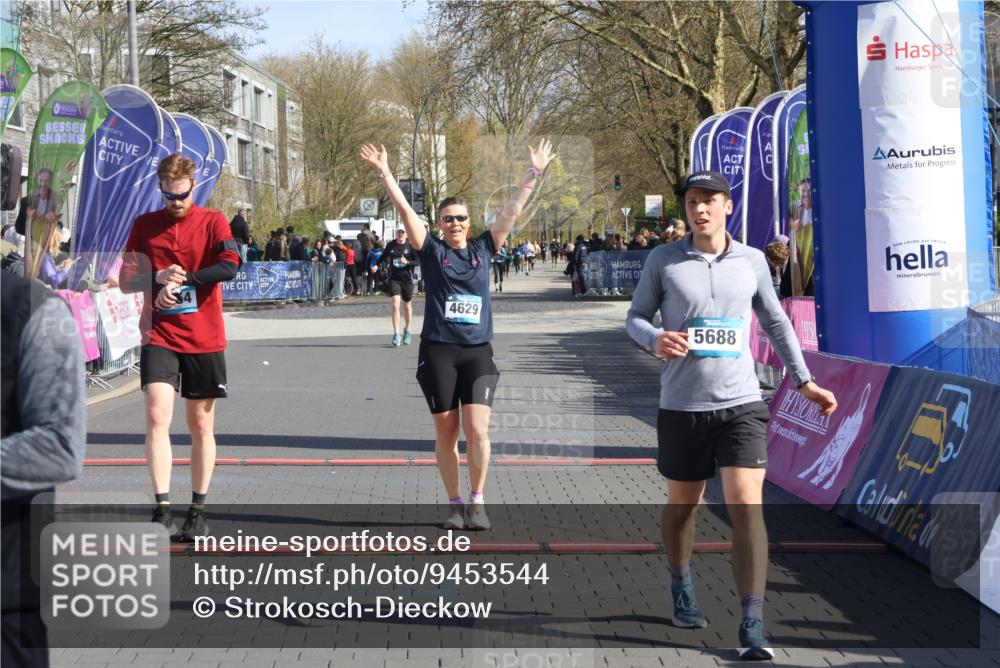 12.04.2026 - 45. Internationalen Wilhelmsburger Insellauf Strokosch-Dieckow http://msf.ph/oto/9453544 12.04.2026 10:40:15 Ziel 3442, 5688, 3834, 4629 meine-sportfotos.de
