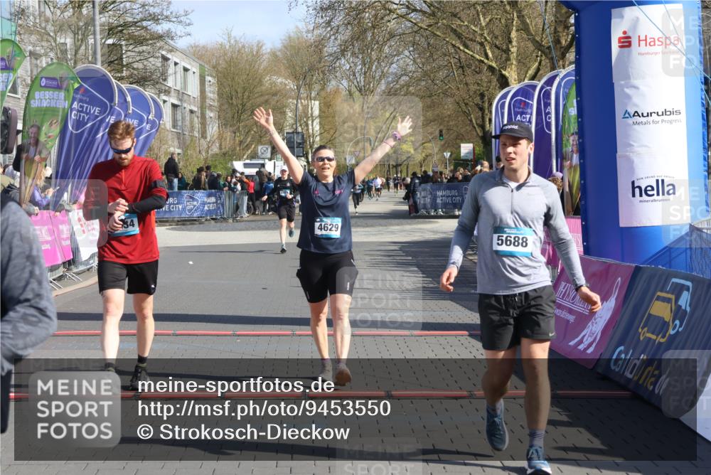 12.04.2026 - 45. Internationalen Wilhelmsburger Insellauf Strokosch-Dieckow http://msf.ph/oto/9453550 12.04.2026 10:40:15 Ziel 3442, 5688, 3834, 4629 meine-sportfotos.de