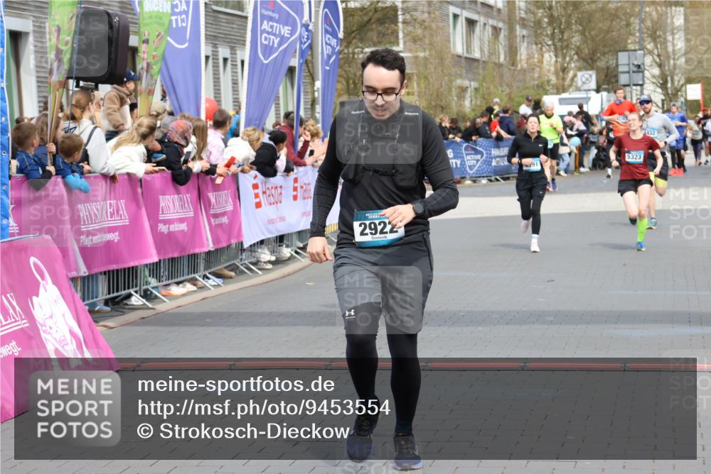 12.04.2026 - 45. Internationalen Wilhelmsburger Insellauf Strokosch-Dieckow http://msf.ph/oto/9453554 12.04.2026 13:06:22 Ziel 2922, 3032, 4391 meine-sportfotos.de