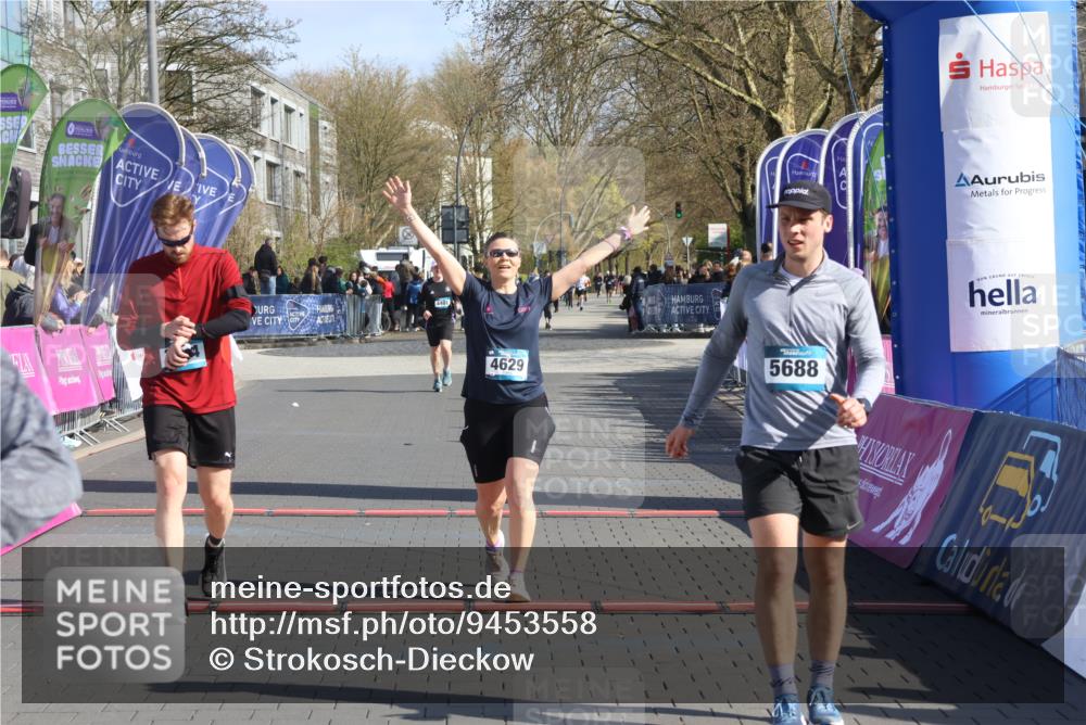 12.04.2026 - 45. Internationalen Wilhelmsburger Insellauf Strokosch-Dieckow http://msf.ph/oto/9453558 12.04.2026 10:40:15 Ziel 3442, 5688, 3834, 4629 meine-sportfotos.de