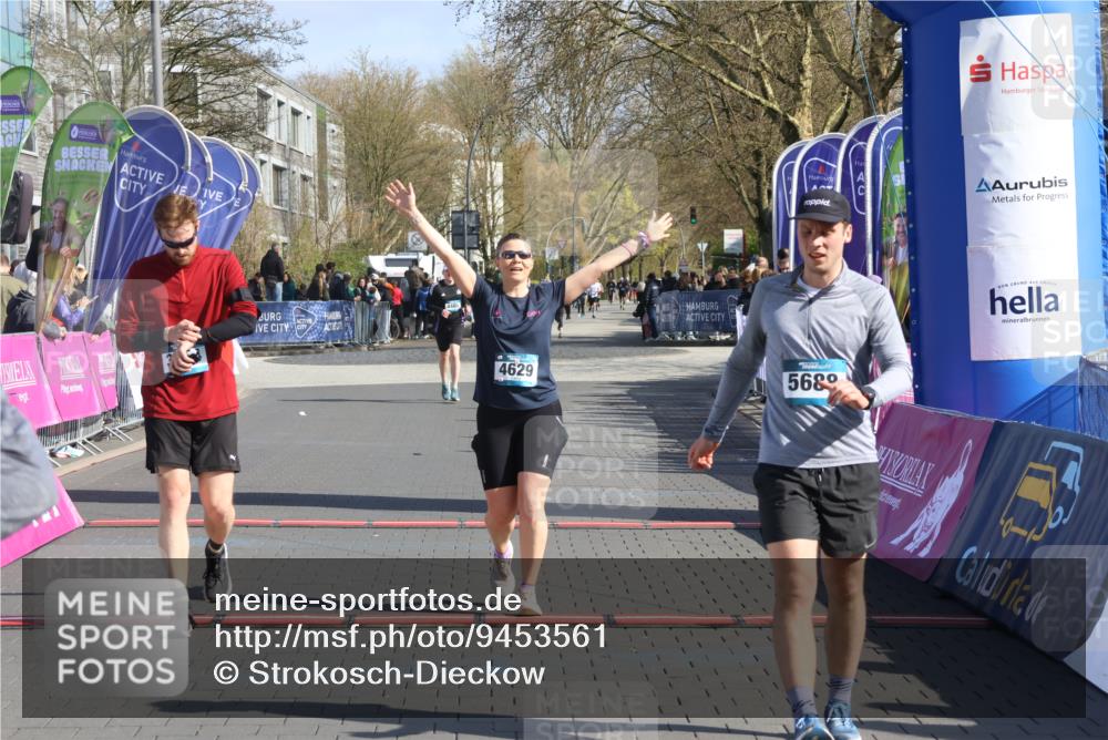 12.04.2026 - 45. Internationalen Wilhelmsburger Insellauf Strokosch-Dieckow http://msf.ph/oto/9453561 12.04.2026 10:40:15 Ziel 3442, 5688, 3834, 4629 meine-sportfotos.de
