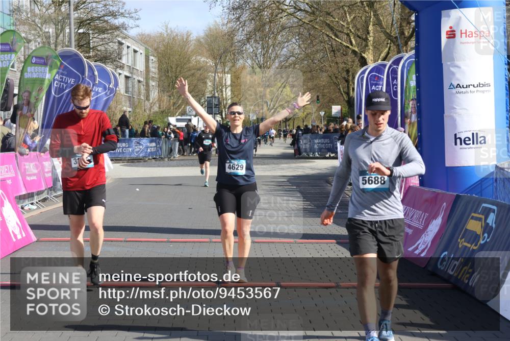 12.04.2026 - 45. Internationalen Wilhelmsburger Insellauf Strokosch-Dieckow http://msf.ph/oto/9453567 12.04.2026 10:40:15 Ziel 3442, 5688, 3834, 4629 meine-sportfotos.de