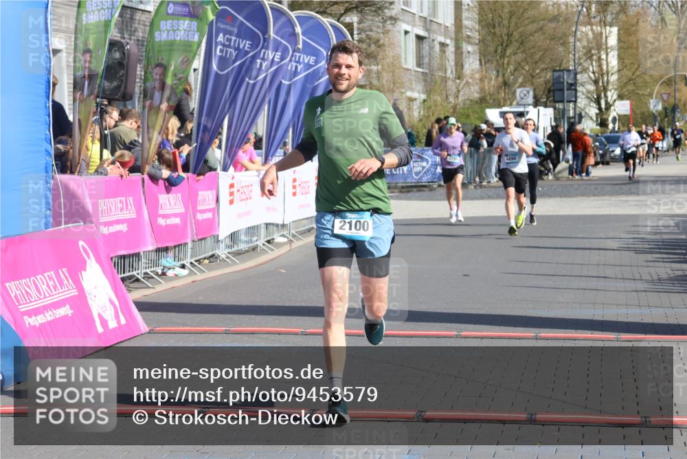 12.04.2026 - 45. Internationalen Wilhelmsburger Insellauf Strokosch-Dieckow http://msf.ph/oto/9453579 12.04.2026 10:40:25 Ziel 4401, 2100 meine-sportfotos.de