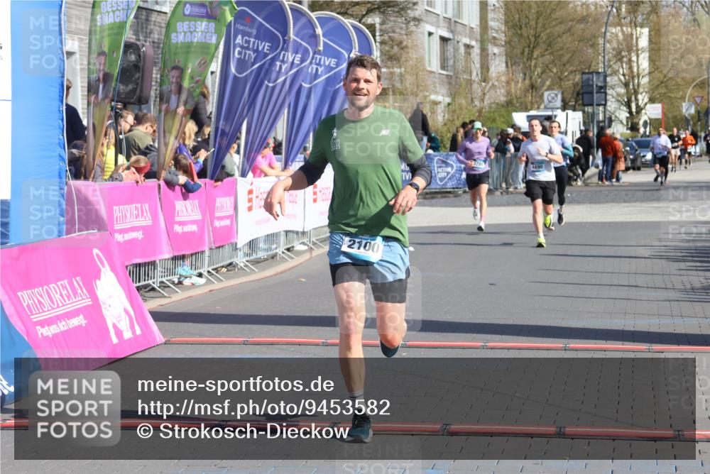 12.04.2026 - 45. Internationalen Wilhelmsburger Insellauf Strokosch-Dieckow http://msf.ph/oto/9453582 12.04.2026 10:40:25 Ziel 4401, 2100 meine-sportfotos.de