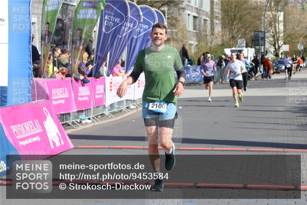 12.04.2026 - 45. Internationalen Wilhelmsburger Insellauf Strokosch-Dieckow http://msf.ph/oto/9453584 12.04.2026 10:40:25 Ziel 4401, 2100 meine-sportfotos.de