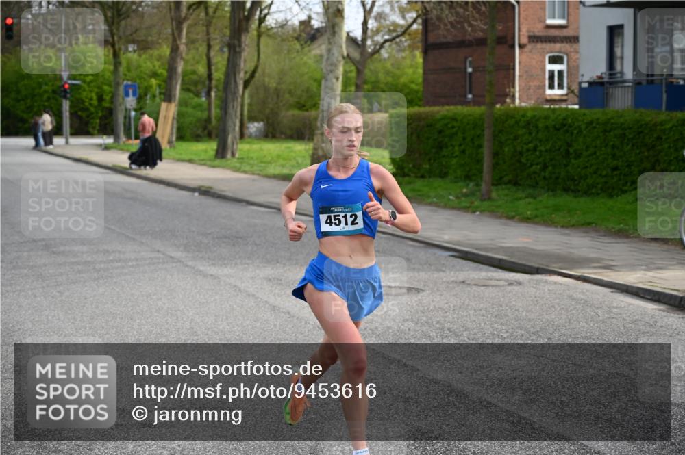 12.04.2026 - 45. Internationalen Wilhelmsburger Insellauf J. Mangold http://msf.ph/oto/9453616 12.04.2026 10:12:12 Ziel 4512, 2873 meine-sportfotos.de