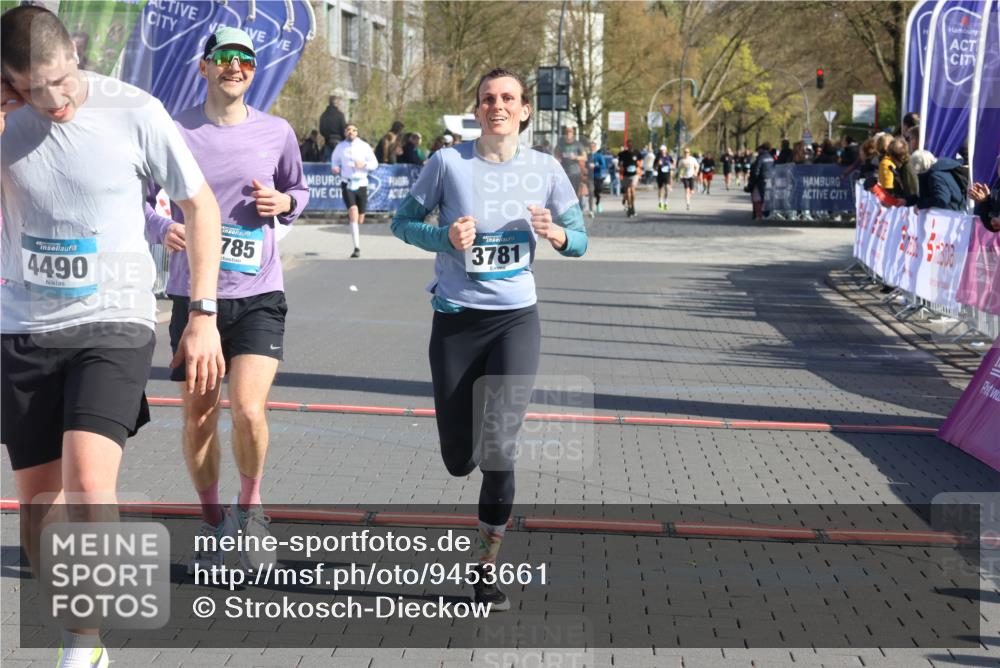 12.04.2026 - 45. Internationalen Wilhelmsburger Insellauf Strokosch-Dieckow http://msf.ph/oto/9453661 12.04.2026 10:40:32 Ziel 4490, 3781, 3785 meine-sportfotos.de