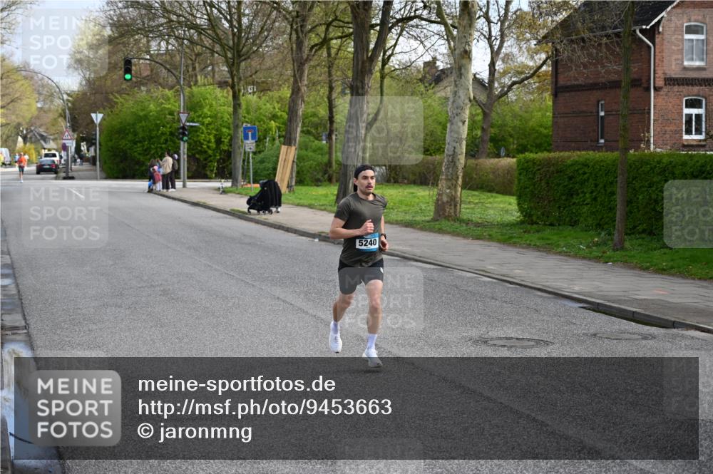 12.04.2026 - 45. Internationalen Wilhelmsburger Insellauf J. Mangold http://msf.ph/oto/9453663 12.04.2026 10:13:13 Ziel 5240, 5514, 2119, 3979 meine-sportfotos.de