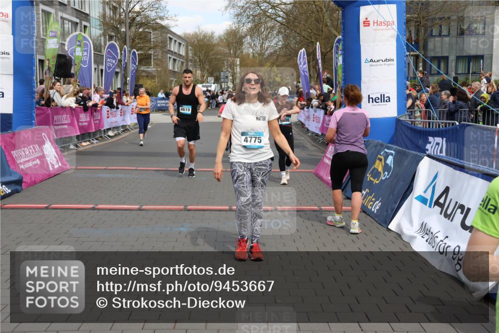 12.04.2026 - 45. Internationalen Wilhelmsburger Insellauf Strokosch-Dieckow http://msf.ph/oto/9453667 12.04.2026 13:06:06 Ziel 4452, 4775, 5486, 4619, 3316, 4219 meine-sportfotos.de
