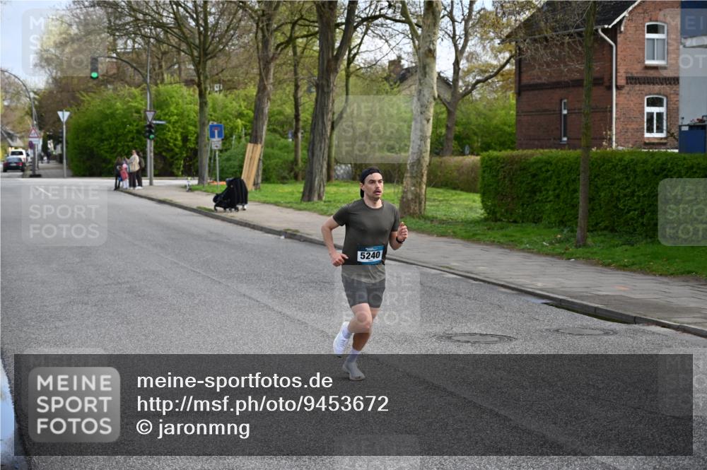 12.04.2026 - 45. Internationalen Wilhelmsburger Insellauf J. Mangold http://msf.ph/oto/9453672 12.04.2026 10:13:14 Ziel 5240, 5514, 5514, 2119, 3979 meine-sportfotos.de