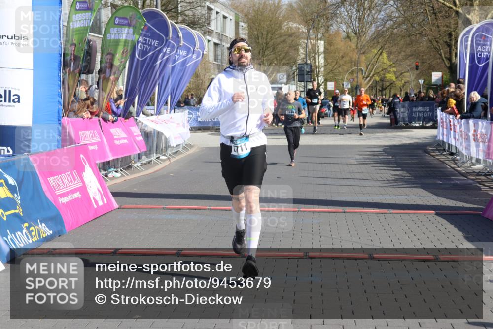 12.04.2026 - 45. Internationalen Wilhelmsburger Insellauf Strokosch-Dieckow http://msf.ph/oto/9453679 12.04.2026 10:40:40 Ziel 2711 meine-sportfotos.de