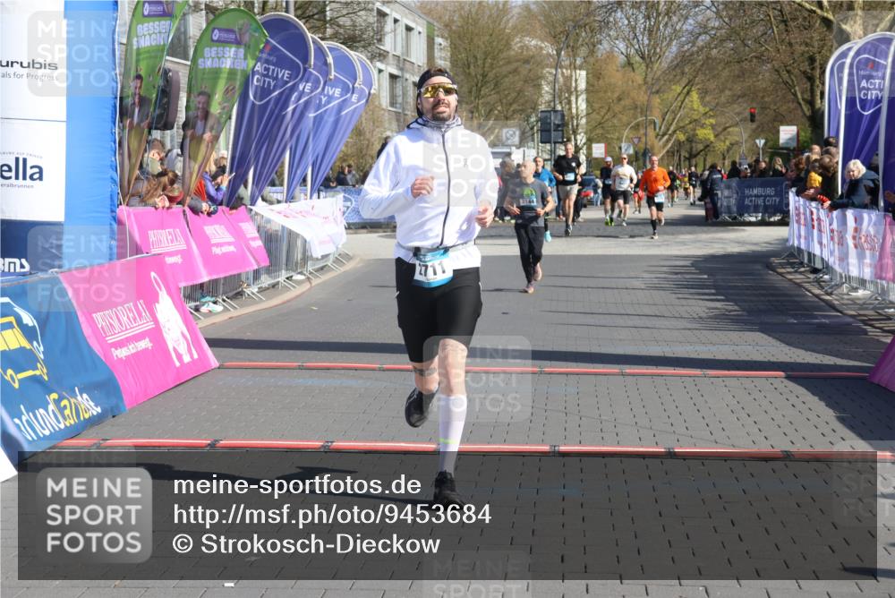 12.04.2026 - 45. Internationalen Wilhelmsburger Insellauf Strokosch-Dieckow http://msf.ph/oto/9453684 12.04.2026 10:40:40 Ziel 2711 meine-sportfotos.de