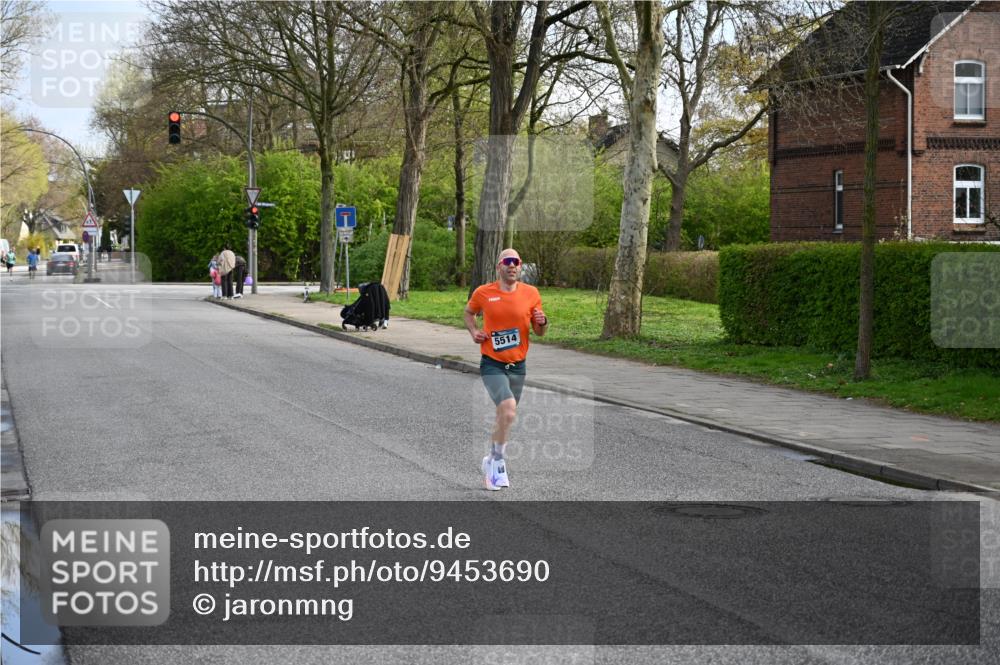 12.04.2026 - 45. Internationalen Wilhelmsburger Insellauf J. Mangold http://msf.ph/oto/9453690 12.04.2026 10:13:29 Ziel 5514, 2119, 3979 meine-sportfotos.de