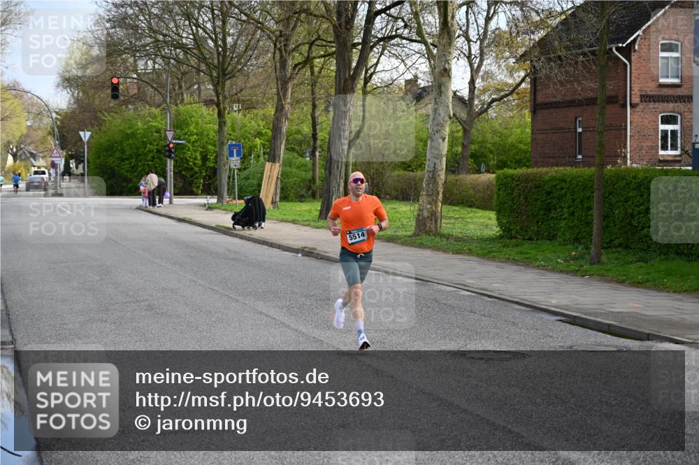 12.04.2026 - 45. Internationalen Wilhelmsburger Insellauf J. Mangold http://msf.ph/oto/9453693 12.04.2026 10:13:30 Ziel 5514, 2119, 3979 meine-sportfotos.de