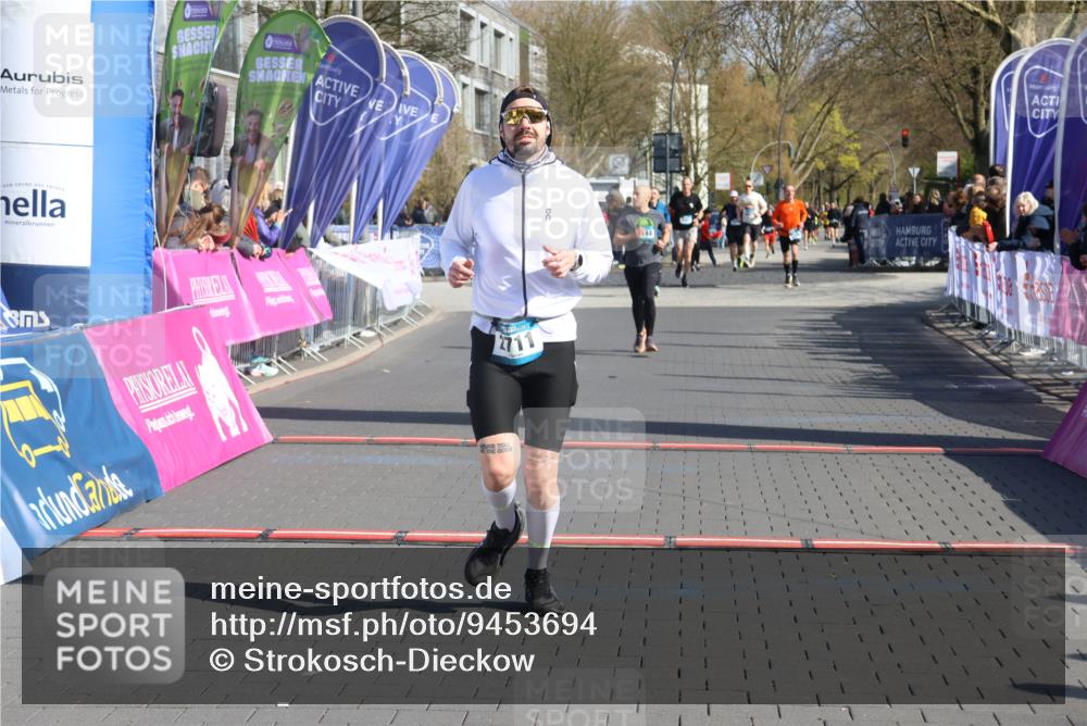 12.04.2026 - 45. Internationalen Wilhelmsburger Insellauf Strokosch-Dieckow http://msf.ph/oto/9453694 12.04.2026 10:40:40 Ziel 2711 meine-sportfotos.de