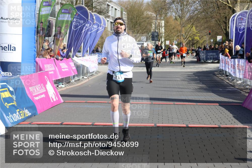 12.04.2026 - 45. Internationalen Wilhelmsburger Insellauf Strokosch-Dieckow http://msf.ph/oto/9453699 12.04.2026 10:40:40 Ziel 2711 meine-sportfotos.de