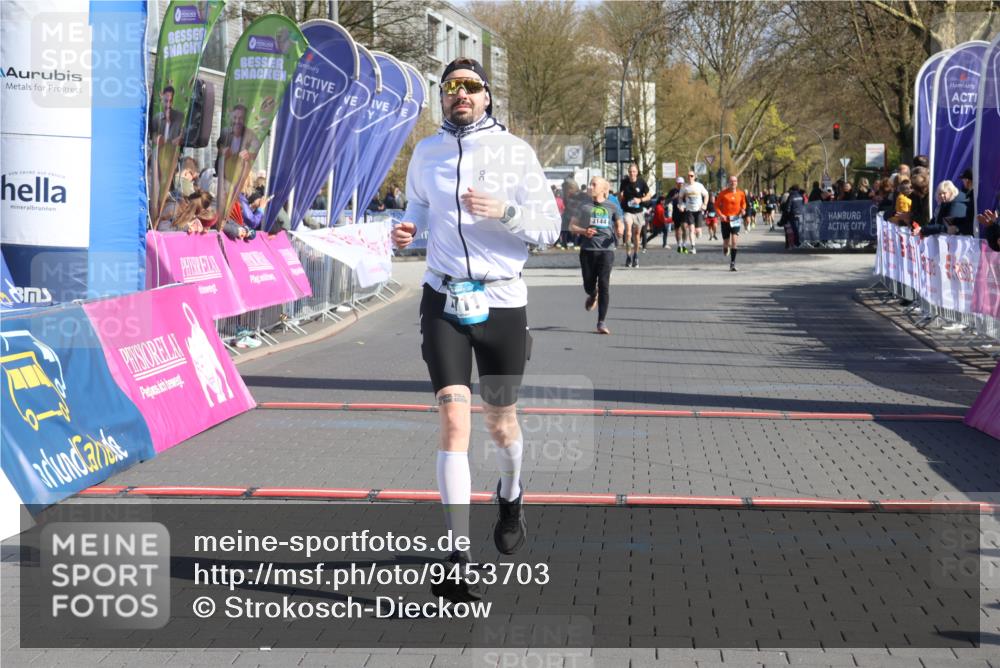 12.04.2026 - 45. Internationalen Wilhelmsburger Insellauf Strokosch-Dieckow http://msf.ph/oto/9453703 12.04.2026 10:40:40 Ziel 2711 meine-sportfotos.de