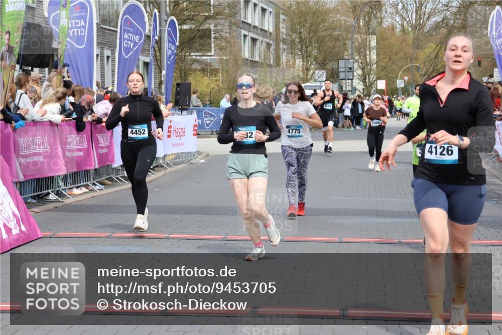 12.04.2026 - 45. Internationalen Wilhelmsburger Insellauf Strokosch-Dieckow http://msf.ph/oto/9453705 12.04.2026 13:06:01 Ziel 5414, 4126, 3782, 3164, 4452, 4775 meine-sportfotos.de