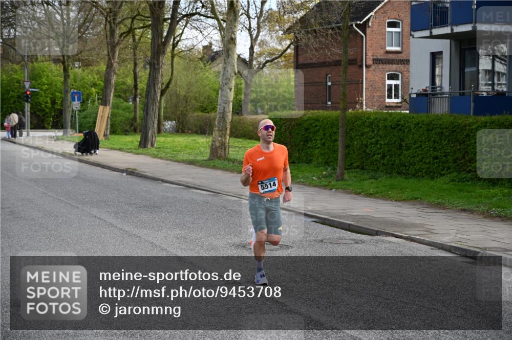 12.04.2026 - 45. Internationalen Wilhelmsburger Insellauf J. Mangold http://msf.ph/oto/9453708 12.04.2026 10:13:30 Ziel 5514, 2119, 3979 meine-sportfotos.de