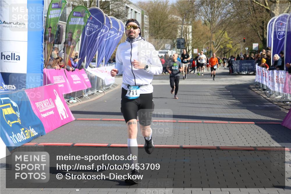 12.04.2026 - 45. Internationalen Wilhelmsburger Insellauf Strokosch-Dieckow http://msf.ph/oto/9453709 12.04.2026 10:40:40 Ziel 2711 meine-sportfotos.de