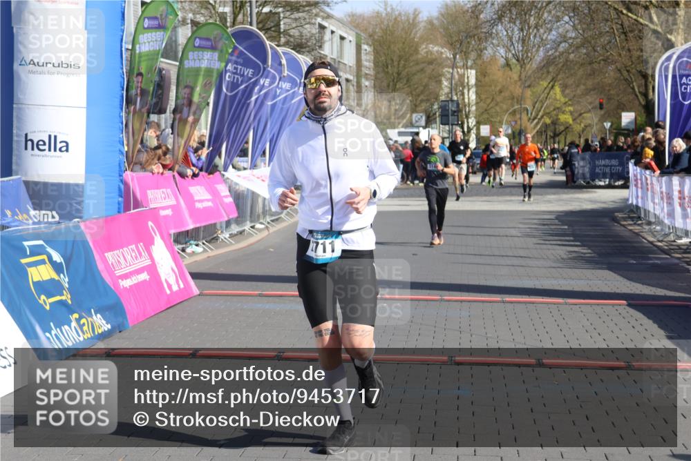 12.04.2026 - 45. Internationalen Wilhelmsburger Insellauf Strokosch-Dieckow http://msf.ph/oto/9453717 12.04.2026 10:40:40 Ziel 2711 meine-sportfotos.de
