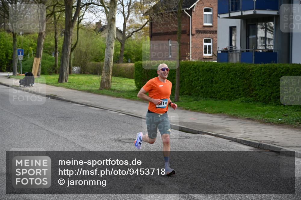 12.04.2026 - 45. Internationalen Wilhelmsburger Insellauf J. Mangold http://msf.ph/oto/9453718 12.04.2026 10:13:31 Ziel 5514, 2119, 3979 meine-sportfotos.de