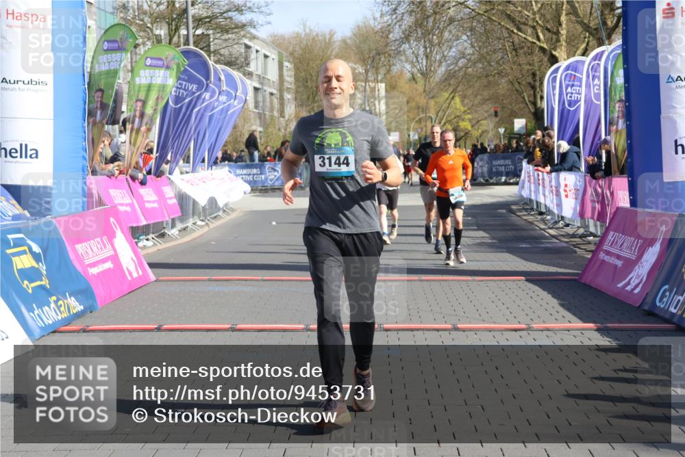12.04.2026 - 45. Internationalen Wilhelmsburger Insellauf Strokosch-Dieckow http://msf.ph/oto/9453731 12.04.2026 10:40:47 Ziel 3144, 5606, 3702, 4907, 2525 meine-sportfotos.de