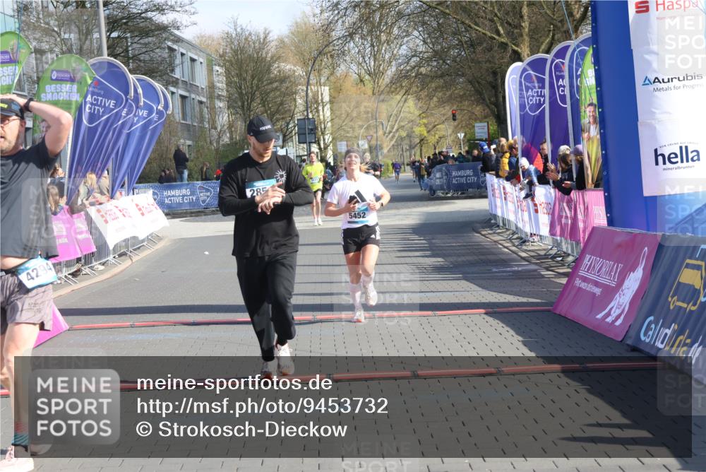 12.04.2026 - 45. Internationalen Wilhelmsburger Insellauf Strokosch-Dieckow http://msf.ph/oto/9453732 12.04.2026 10:28:41 Ziel 2022, 4068, 4294, 2851, 5452 meine-sportfotos.de