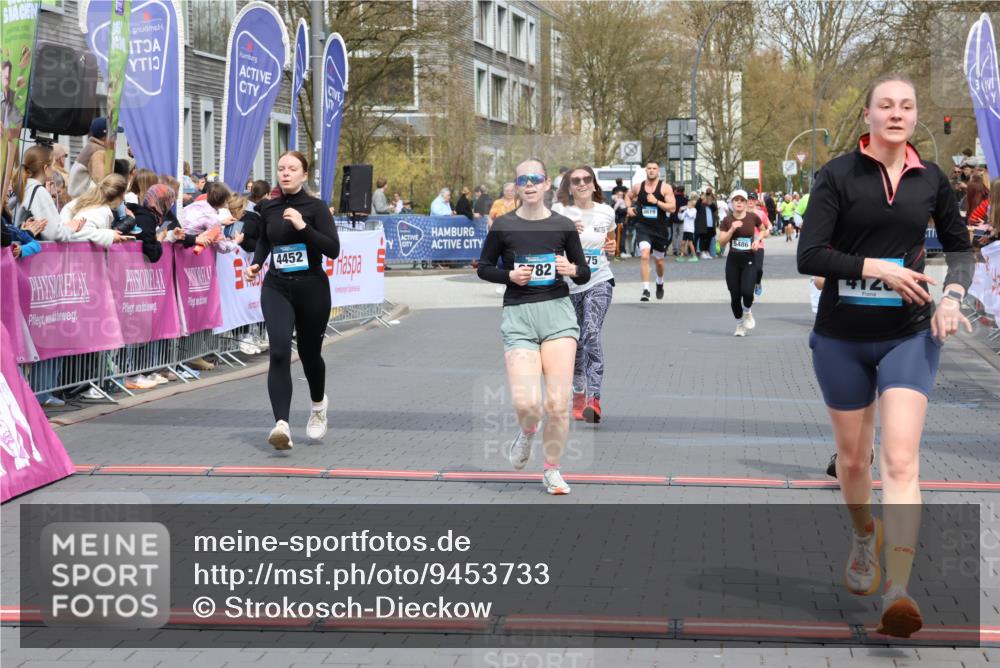 12.04.2026 - 45. Internationalen Wilhelmsburger Insellauf Strokosch-Dieckow http://msf.ph/oto/9453733 12.04.2026 13:06:01 Ziel 5414, 4126, 3782, 3164, 4452, 4775 meine-sportfotos.de