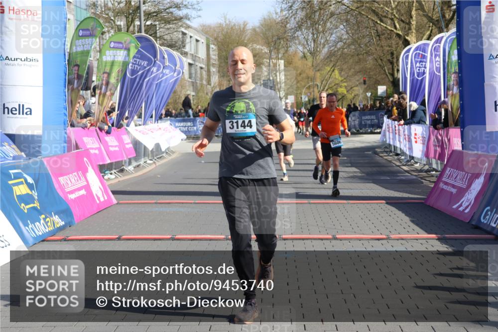 12.04.2026 - 45. Internationalen Wilhelmsburger Insellauf Strokosch-Dieckow http://msf.ph/oto/9453740 12.04.2026 10:40:47 Ziel 3144, 5606, 3702, 4907, 2525 meine-sportfotos.de