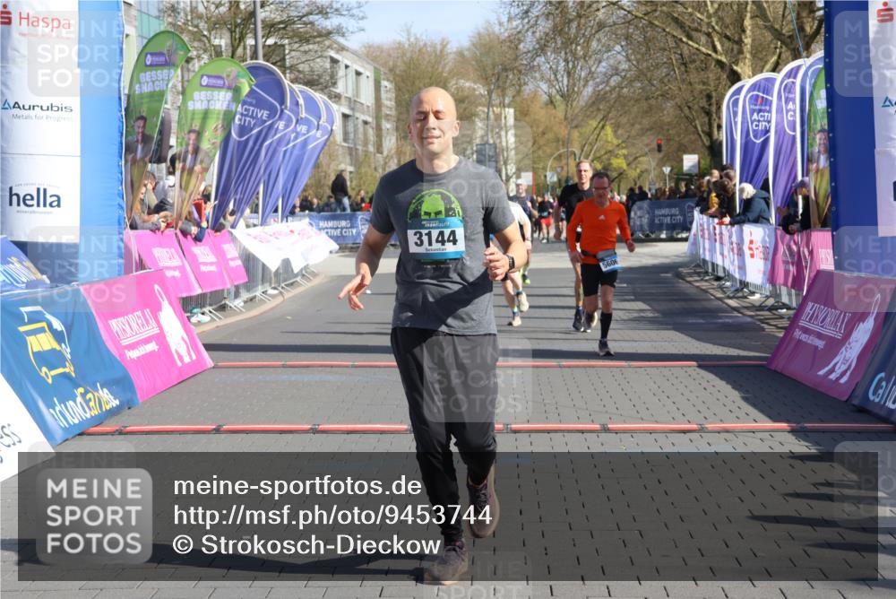 12.04.2026 - 45. Internationalen Wilhelmsburger Insellauf Strokosch-Dieckow http://msf.ph/oto/9453744 12.04.2026 10:40:47 Ziel 3144, 5606, 3702, 4907, 2525 meine-sportfotos.de