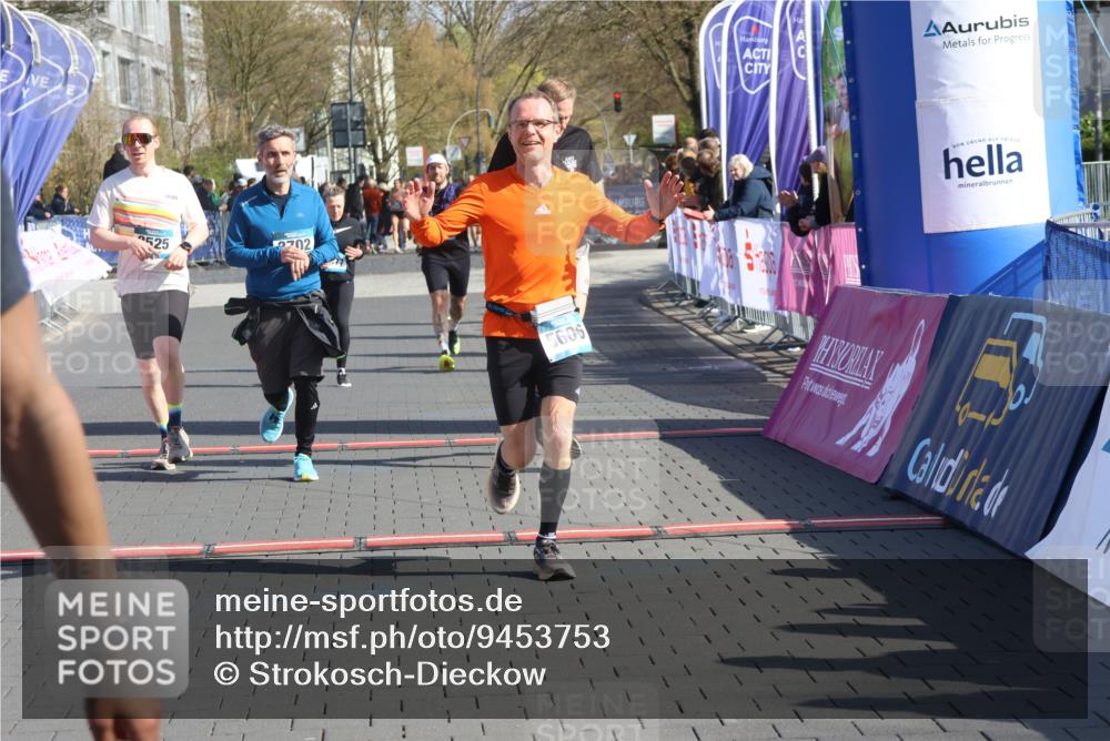 12.04.2026 - 45. Internationalen Wilhelmsburger Insellauf Strokosch-Dieckow http://msf.ph/oto/9453753 12.04.2026 10:40:49 Ziel 3144, 5606, 3702, 4907, 2525, 3677, 2379 meine-sportfotos.de
