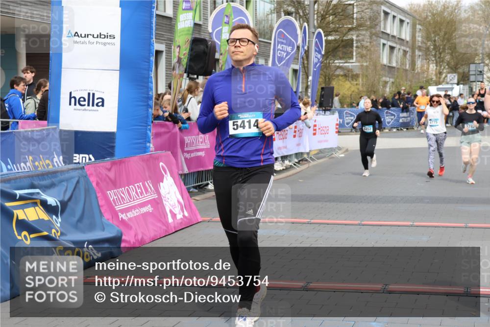 12.04.2026 - 45. Internationalen Wilhelmsburger Insellauf Strokosch-Dieckow http://msf.ph/oto/9453754 12.04.2026 13:05:58 Ziel 5597, 5249, 5263, 5414, 4126, 3782, 3164, 4452 meine-sportfotos.de