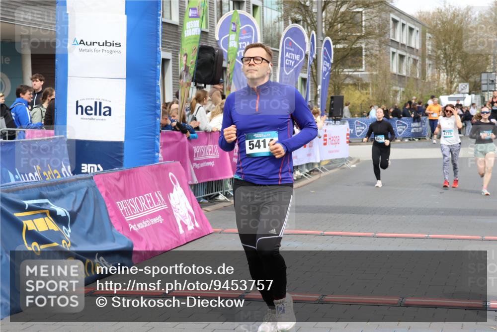 12.04.2026 - 45. Internationalen Wilhelmsburger Insellauf Strokosch-Dieckow http://msf.ph/oto/9453757 12.04.2026 13:05:58 Ziel 5597, 5249, 5263, 5414, 4126, 3782, 3164, 4452 meine-sportfotos.de