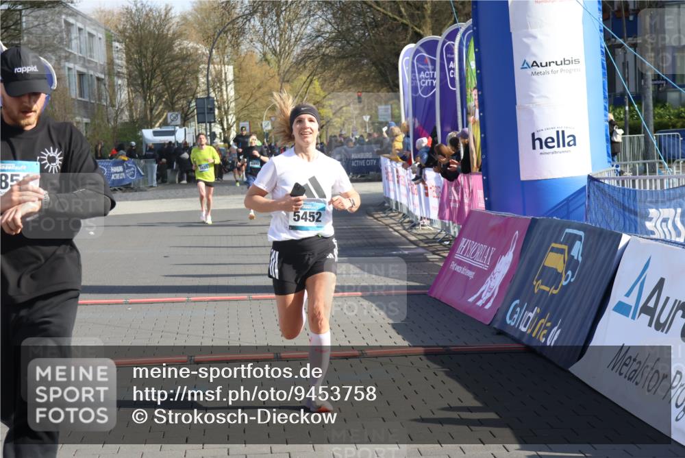 12.04.2026 - 45. Internationalen Wilhelmsburger Insellauf Strokosch-Dieckow http://msf.ph/oto/9453758 12.04.2026 10:28:43 Ziel 2851, 5452, 4995 meine-sportfotos.de