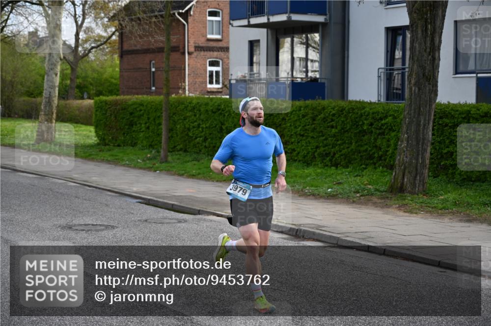 12.04.2026 - 45. Internationalen Wilhelmsburger Insellauf J. Mangold http://msf.ph/oto/9453762 12.04.2026 10:13:51 Ziel 2119, 3979 meine-sportfotos.de
