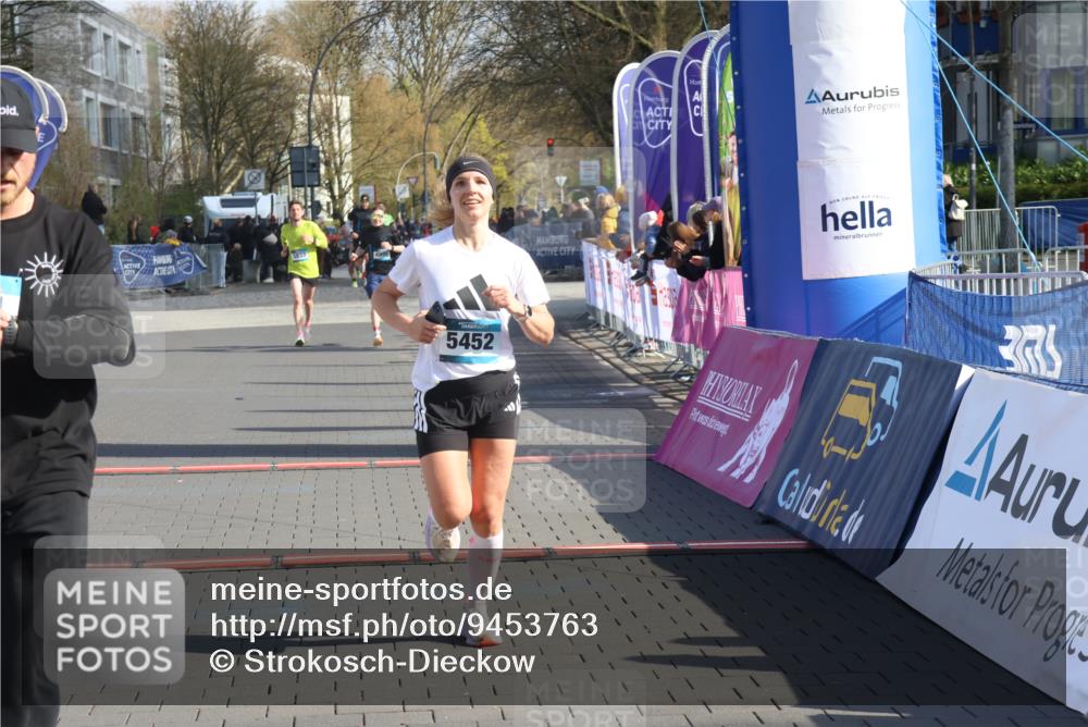 12.04.2026 - 45. Internationalen Wilhelmsburger Insellauf Strokosch-Dieckow http://msf.ph/oto/9453763 12.04.2026 10:28:43 Ziel 2851, 5452, 4995 meine-sportfotos.de