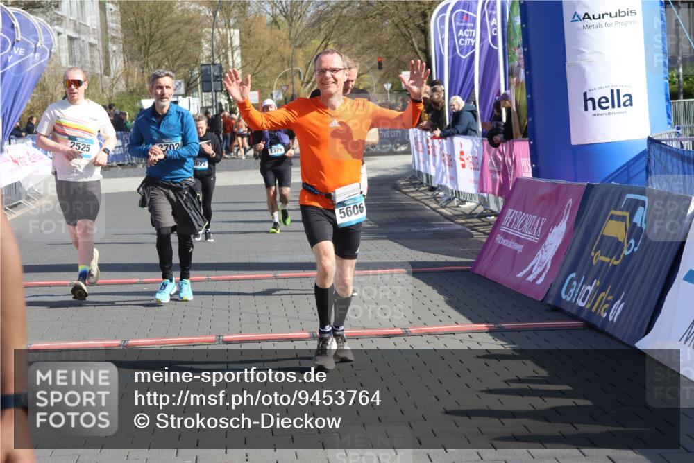 12.04.2026 - 45. Internationalen Wilhelmsburger Insellauf Strokosch-Dieckow http://msf.ph/oto/9453764 12.04.2026 10:40:49 Ziel 3144, 5606, 3702, 4907, 2525, 3677, 2379 meine-sportfotos.de