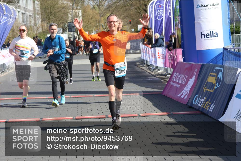 12.04.2026 - 45. Internationalen Wilhelmsburger Insellauf Strokosch-Dieckow http://msf.ph/oto/9453769 12.04.2026 10:40:49 Ziel 3144, 5606, 3702, 4907, 2525, 3677, 2379 meine-sportfotos.de