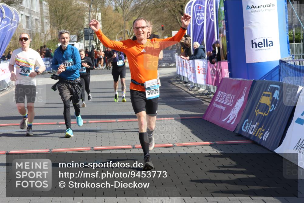 12.04.2026 - 45. Internationalen Wilhelmsburger Insellauf Strokosch-Dieckow http://msf.ph/oto/9453773 12.04.2026 10:40:49 Ziel 3144, 5606, 3702, 4907, 2525, 3677, 2379 meine-sportfotos.de
