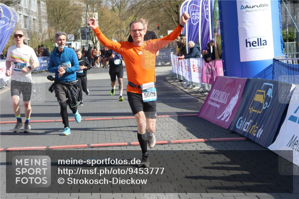 12.04.2026 - 45. Internationalen Wilhelmsburger Insellauf Strokosch-Dieckow http://msf.ph/oto/9453777 12.04.2026 10:40:49 Ziel 3144, 5606, 3702, 4907, 2525, 3677, 2379 meine-sportfotos.de