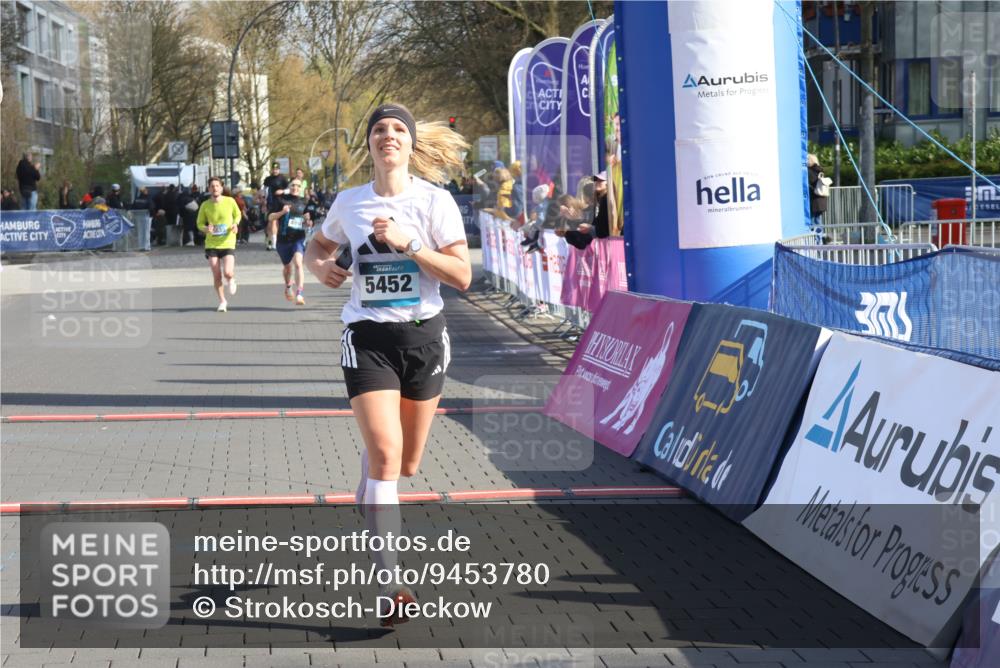 12.04.2026 - 45. Internationalen Wilhelmsburger Insellauf Strokosch-Dieckow http://msf.ph/oto/9453780 12.04.2026 10:28:43 Ziel 2851, 5452, 4995 meine-sportfotos.de