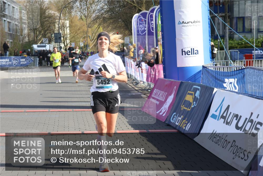 12.04.2026 - 45. Internationalen Wilhelmsburger Insellauf Strokosch-Dieckow http://msf.ph/oto/9453785 12.04.2026 10:28:43 Ziel 2851, 5452, 4995 meine-sportfotos.de