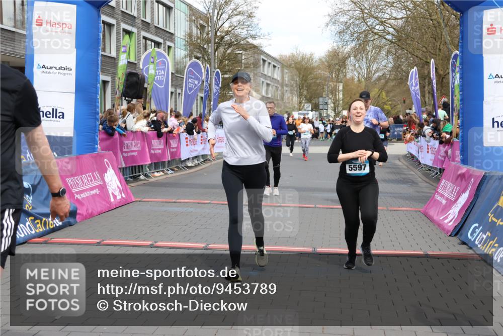 12.04.2026 - 45. Internationalen Wilhelmsburger Insellauf Strokosch-Dieckow http://msf.ph/oto/9453789 12.04.2026 13:05:56 Ziel 5597, 5249, 5263, 5414, 4126 meine-sportfotos.de