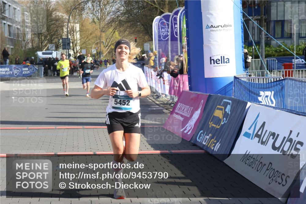 12.04.2026 - 45. Internationalen Wilhelmsburger Insellauf Strokosch-Dieckow http://msf.ph/oto/9453790 12.04.2026 10:28:43 Ziel 2851, 5452, 4995 meine-sportfotos.de