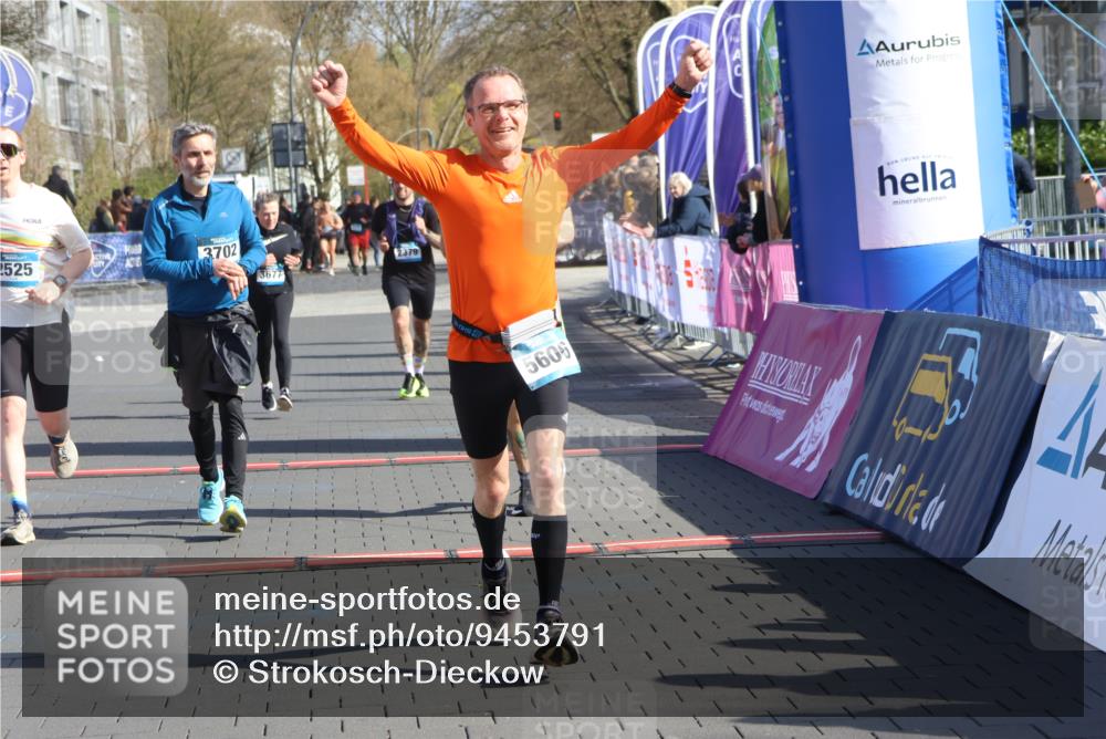 12.04.2026 - 45. Internationalen Wilhelmsburger Insellauf Strokosch-Dieckow http://msf.ph/oto/9453791 12.04.2026 10:40:49 Ziel 3144, 5606, 3702, 4907, 2525, 3677, 2379 meine-sportfotos.de