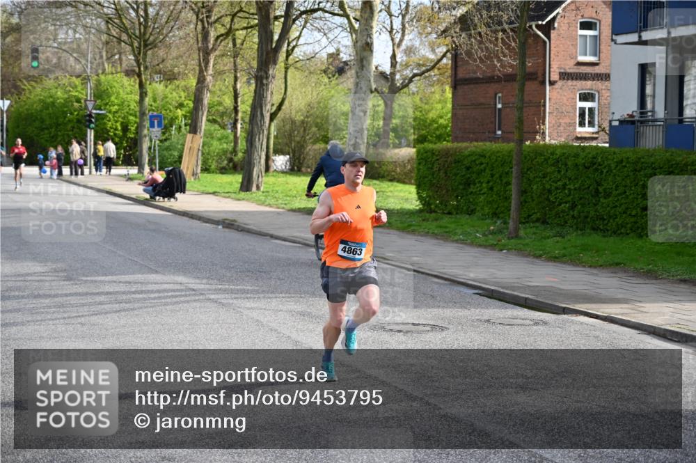 12.04.2026 - 45. Internationalen Wilhelmsburger Insellauf J. Mangold http://msf.ph/oto/9453795 12.04.2026 10:14:43 Ziel 4863, 4002, 2727, 2177 meine-sportfotos.de