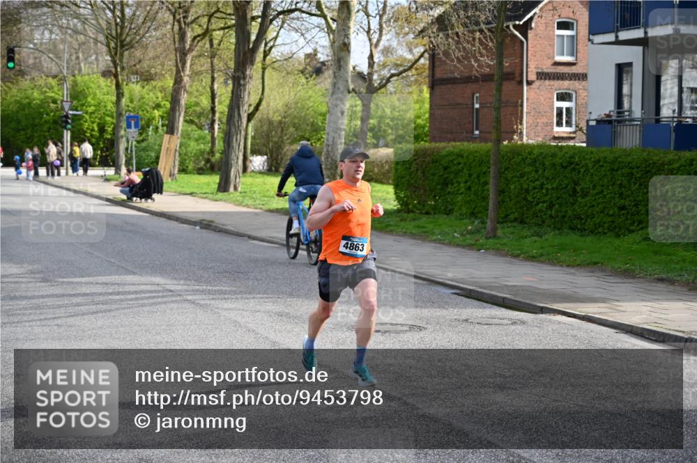 12.04.2026 - 45. Internationalen Wilhelmsburger Insellauf J. Mangold http://msf.ph/oto/9453798 12.04.2026 10:14:43 Ziel 4863, 4002, 2727, 2177 meine-sportfotos.de